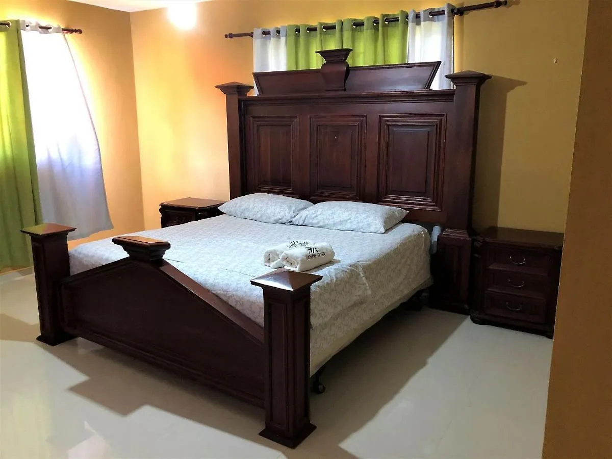 Green Sierra Villa: Luxury Countryside Retreat for 16 Jarabacoa Dominican Republic