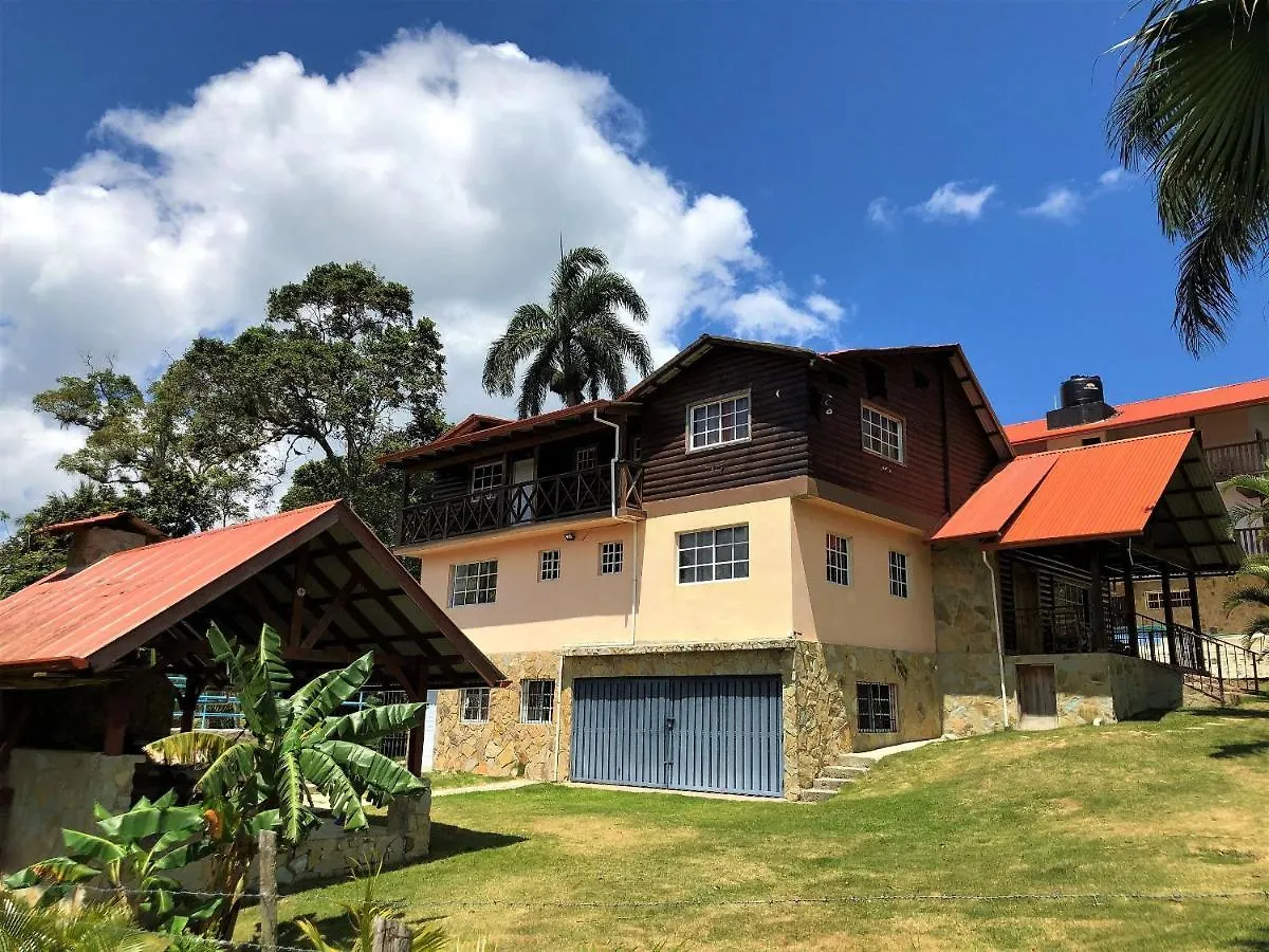 Green Sierra Villa: Luxury Countryside Retreat for 16 Jarabacoa 0*,