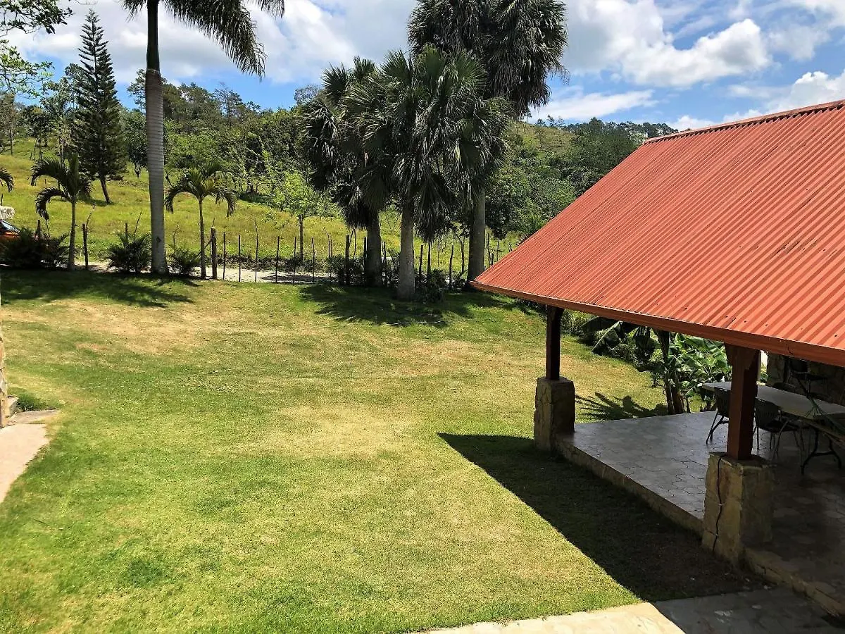 Green Sierra Villa: Luxury Countryside Retreat for 16 Jarabacoa