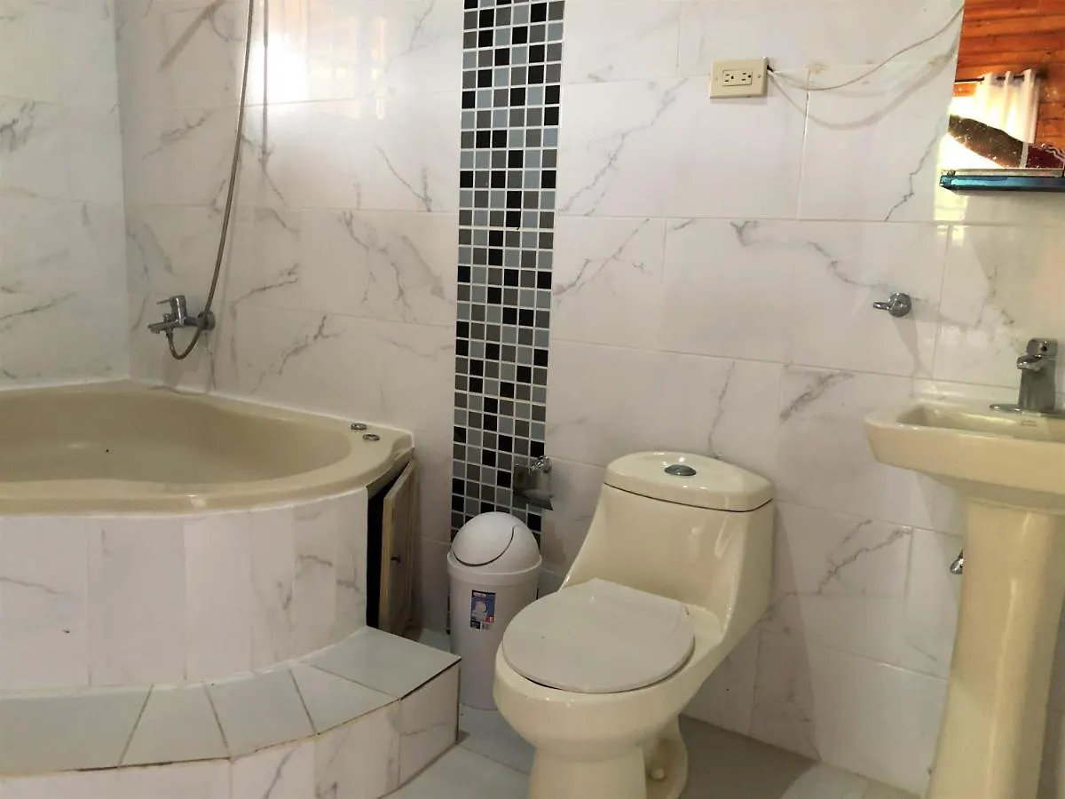 Green Sierra Villa: Luxury Countryside Retreat for 16 Jarabacoa Holiday home